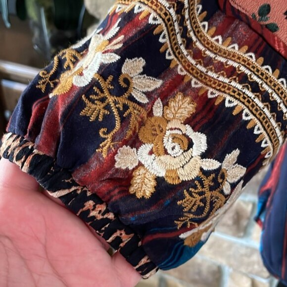 John Mark Embroidered blouse - Picture 3 of 8